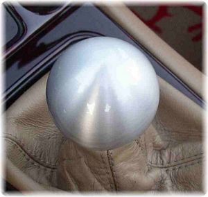 Voodoo_knob_Pearl_cropped2tn_.jpg